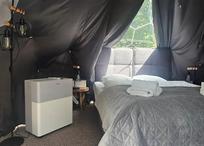 ラグジュアリーテント Urban Glamping Tent
